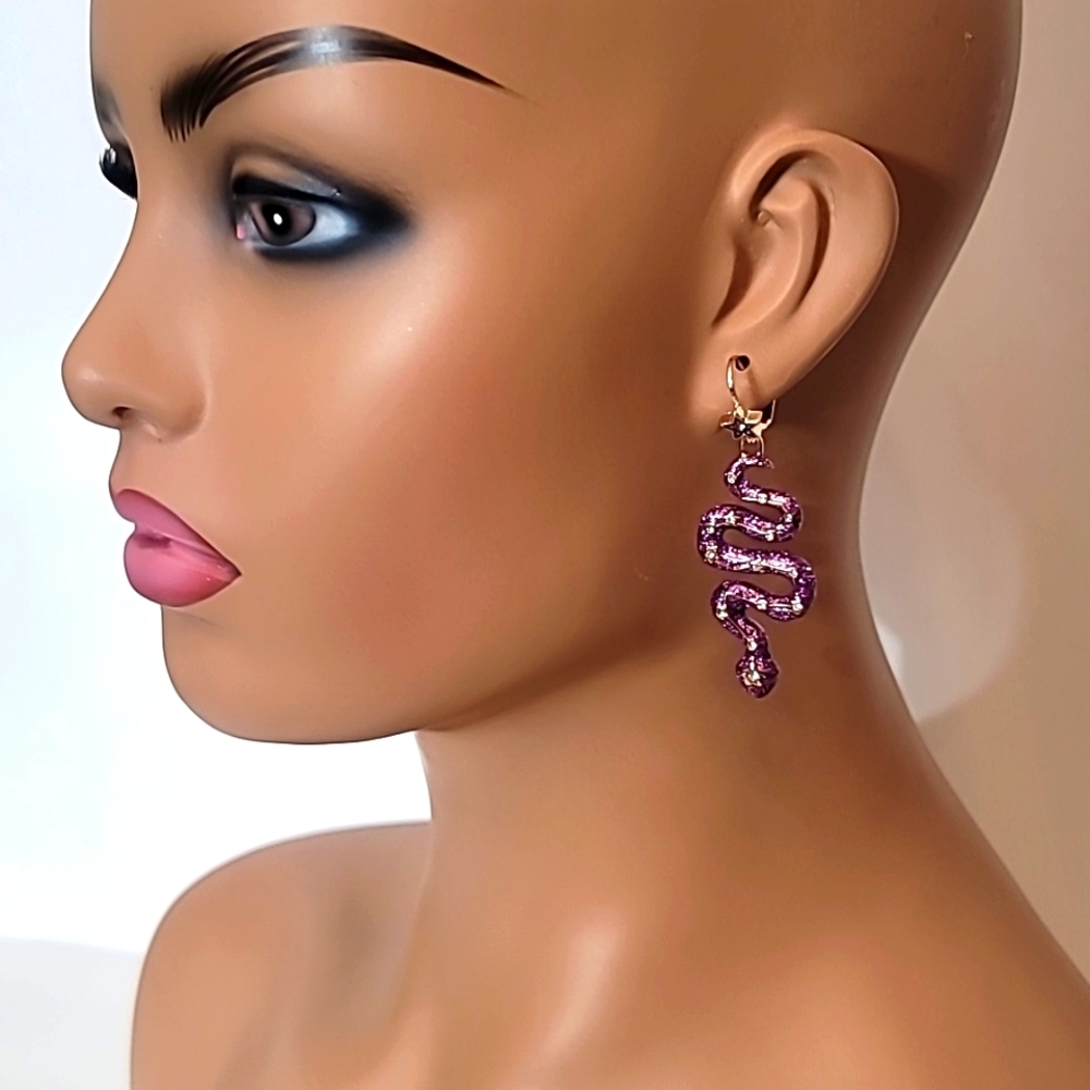 Betsey Johnson HEAVENLY CREATURES SNAKE MISMATCH EARRINGS PURPLE - Picture 1 of 8